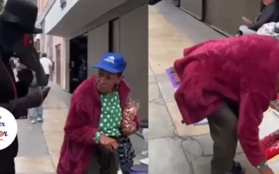 ¡INDIGNANTE! Influencer ‘Lemon Pay’ lanza dinero al piso a adultos mayores